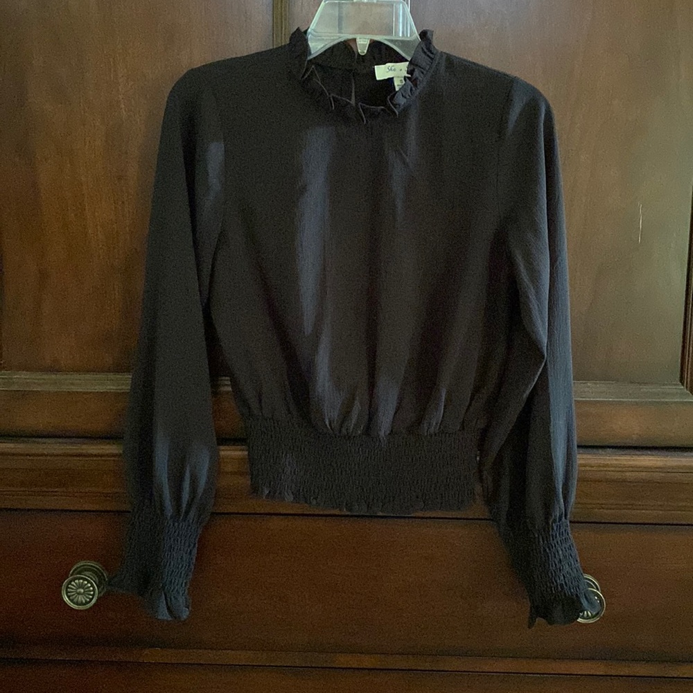 ⭐️ NWOT ⭐️ She + Sky black ruffle top, SMALL